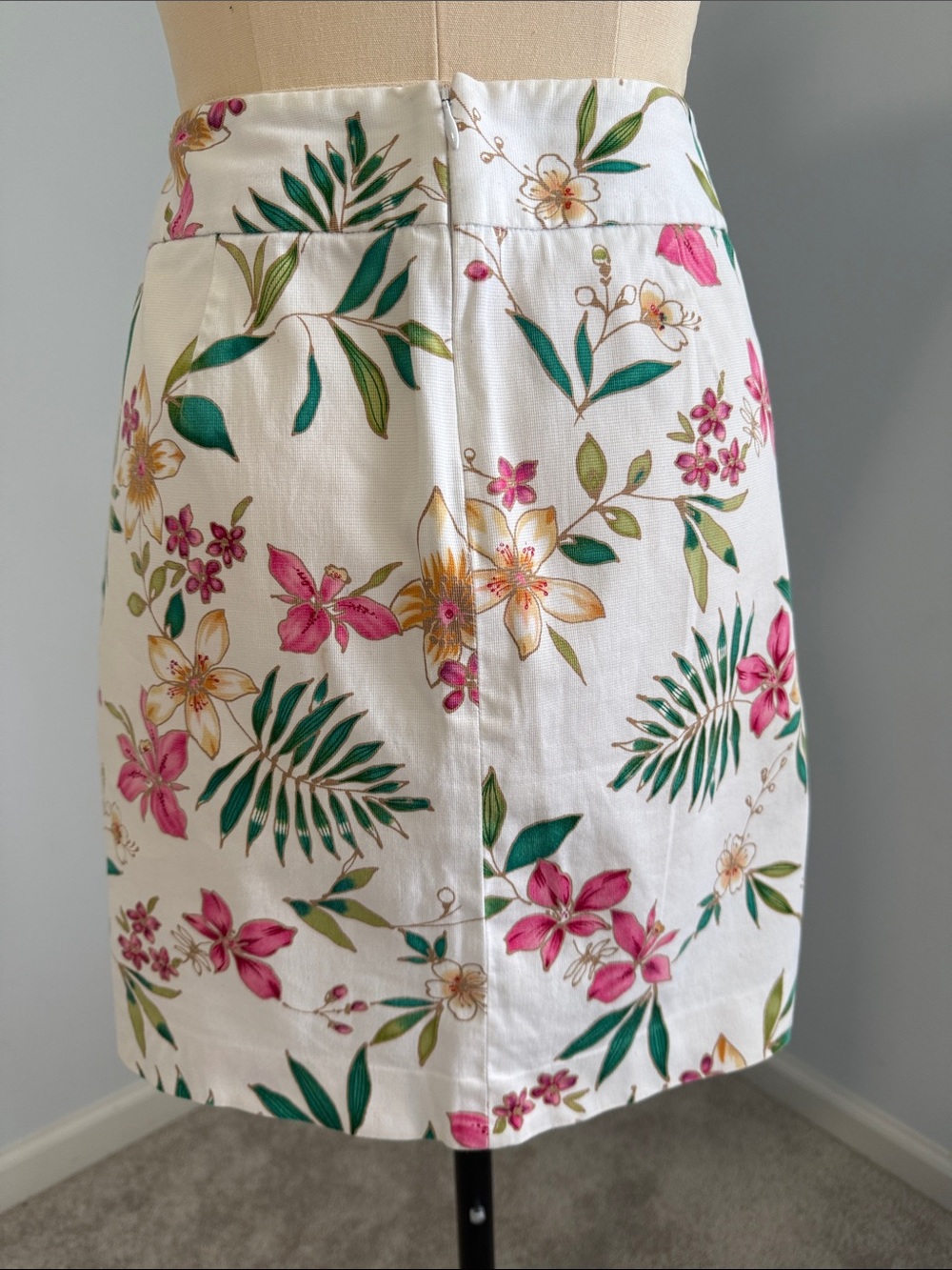Rafaella White A-Line Skirt with Pink Floral & Green Leaf Print SZ6 - Picture 2 of 12